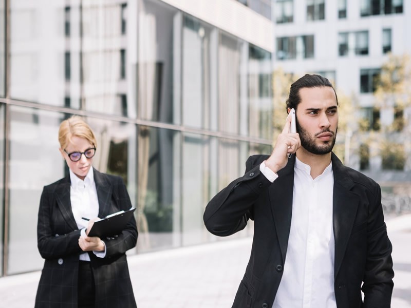 Adapting Synchronous vs. Asynchronous Communication for Different Cognitive Styles