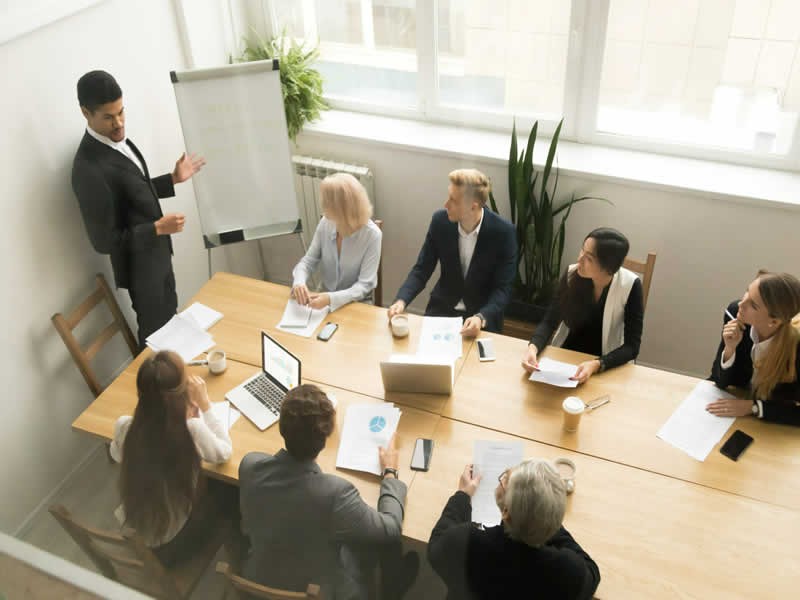 11 ways to keep employees in the loop