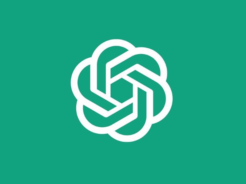 How can ChatGPT and intranet portals complement each other to improve communication and collaboration