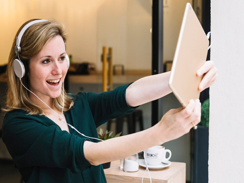 b2ap3_large_Digital-Signage-For-Employee-Communication The Importance of Digital Signage For Employee Communications in 2023 - Insight Blog