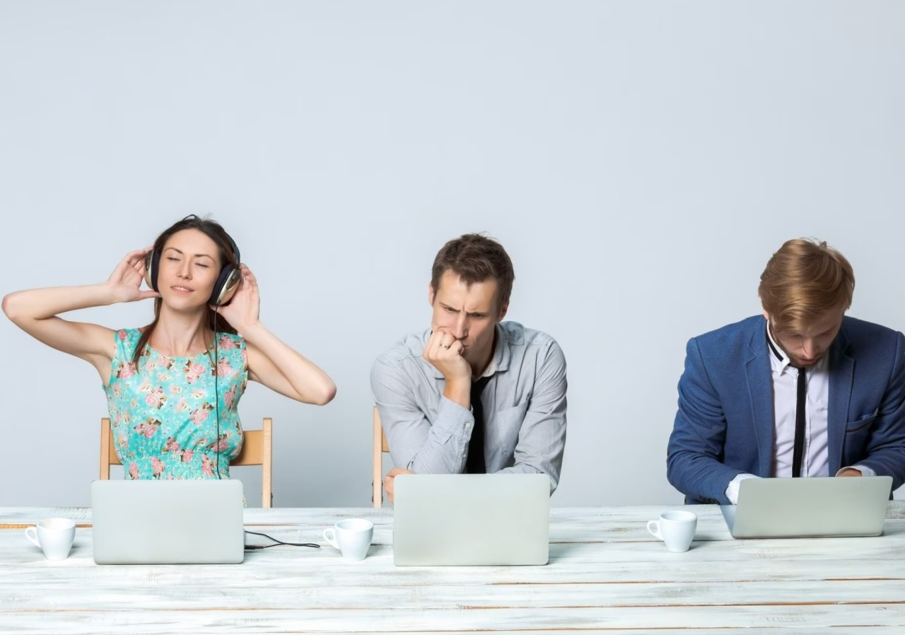 How do you establish effective internal communication