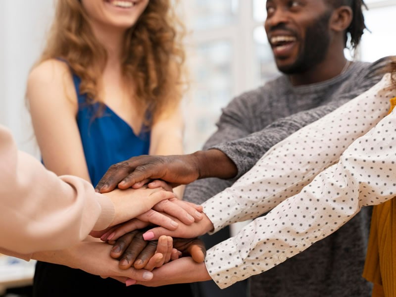 What are the Employee engagement platform with social features